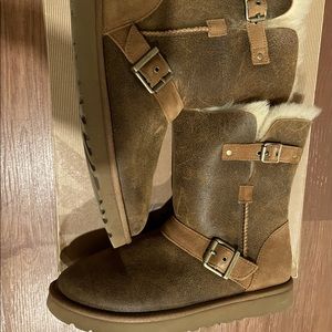UGG Classic Short DYLYN Boot